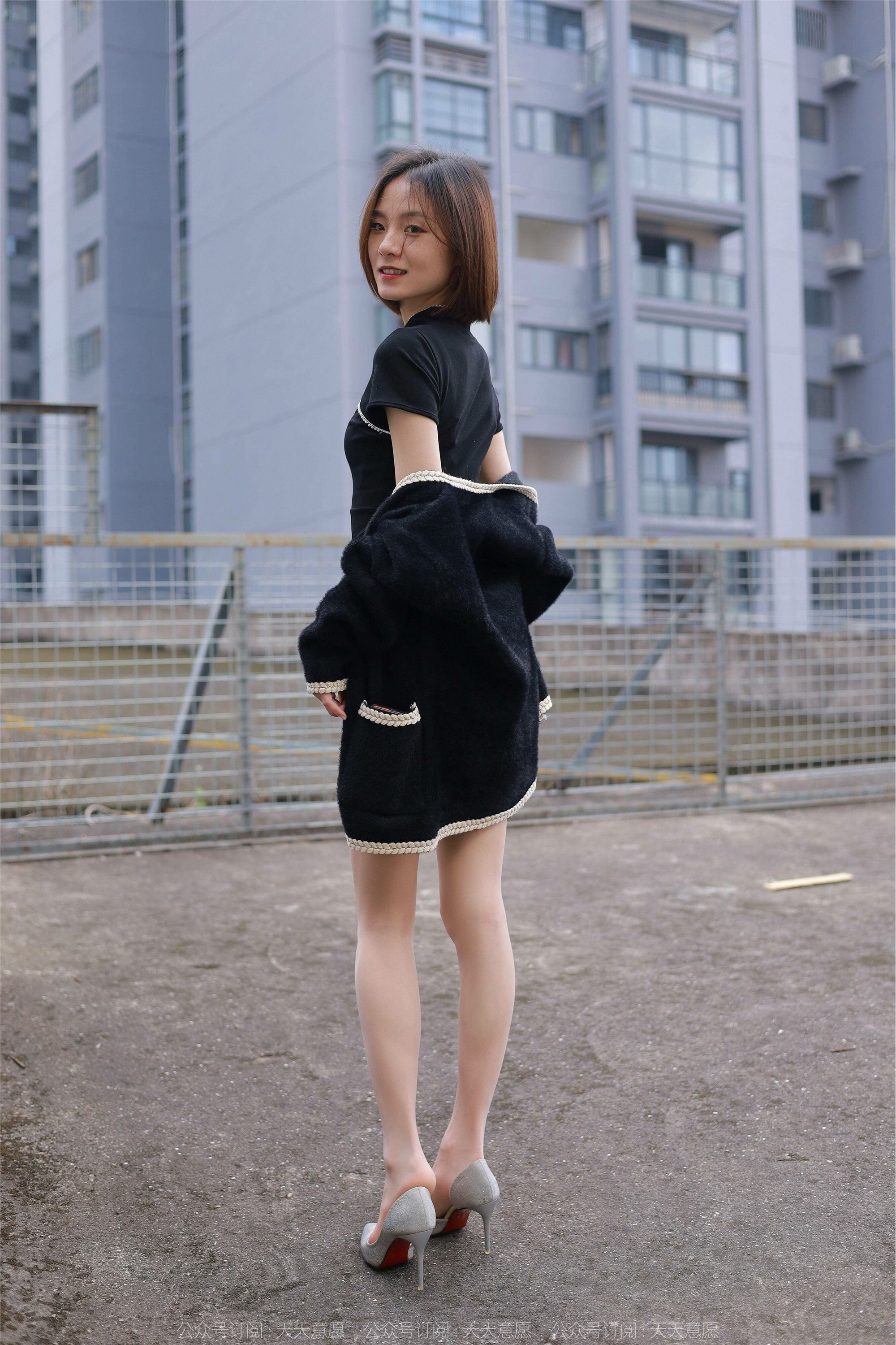 IESS异思趣向  2022.01.30 丝享家994：小六《黑色旗袍肉色丝》